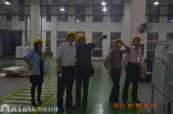 中塑協(xié)曹儉理事長率團前來聚隆科技考察指導工作